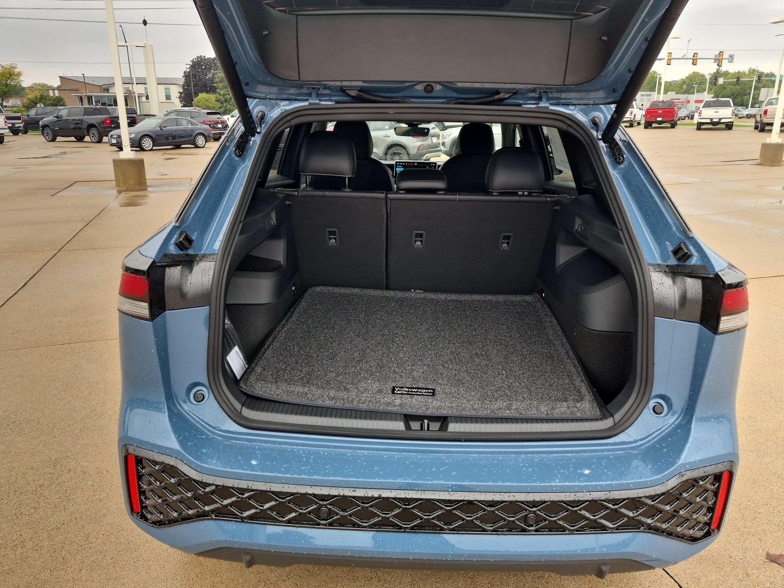 New 2026 Volkswagen Tiguan SE R-Line AWD/4WD image 6