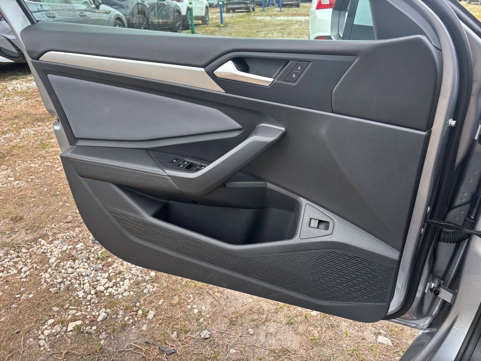 Used 2025 Volkswagen Jetta SE image 18