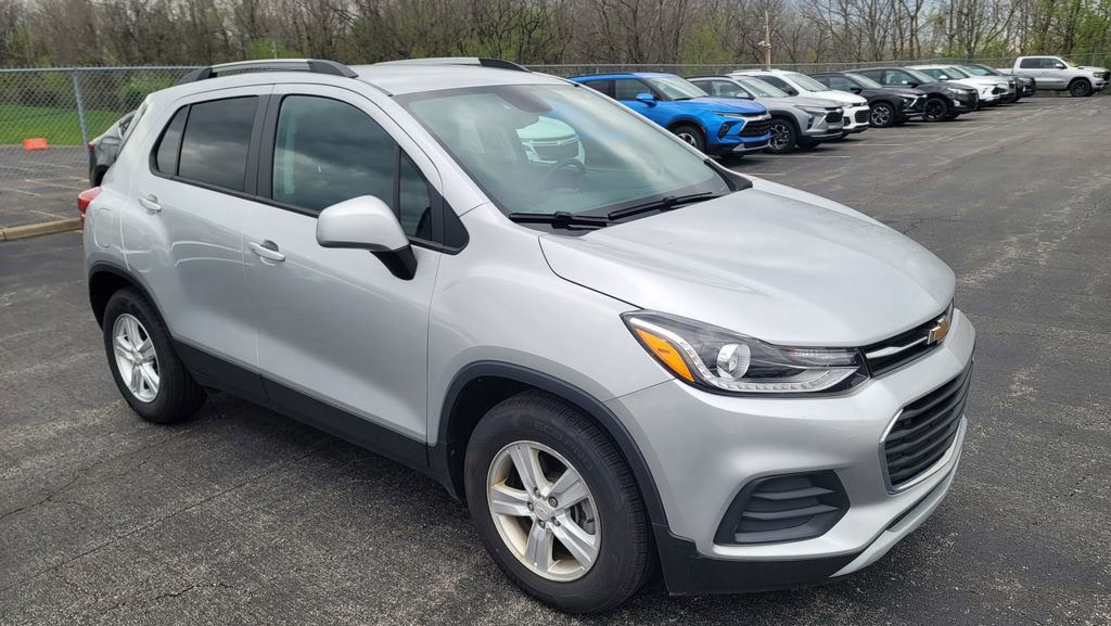 Used 2021 Chevrolet Trax LT w/ LT Convenience Package image 8