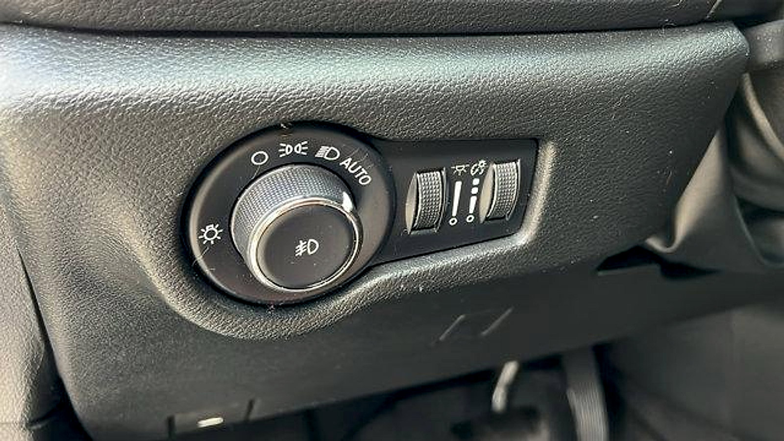 Used 2023 Chrysler Pacifica Touring image 26