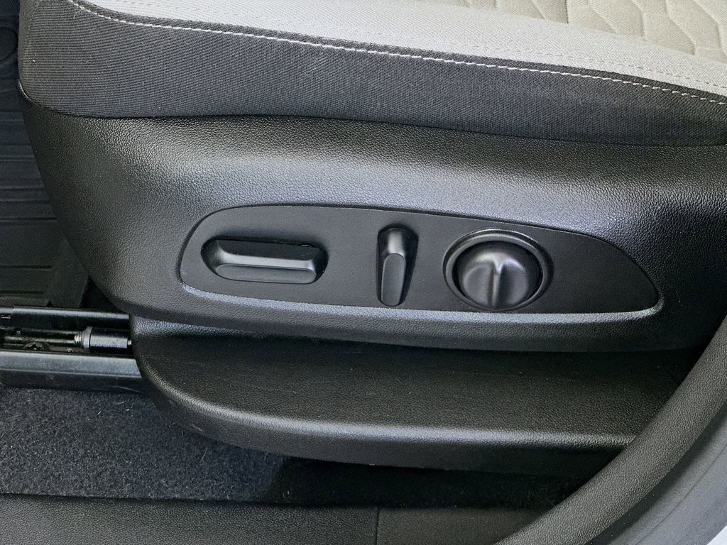 Used 2021 Chevrolet Equinox LT w/ LPO, Floor Liner Package FWD image 21