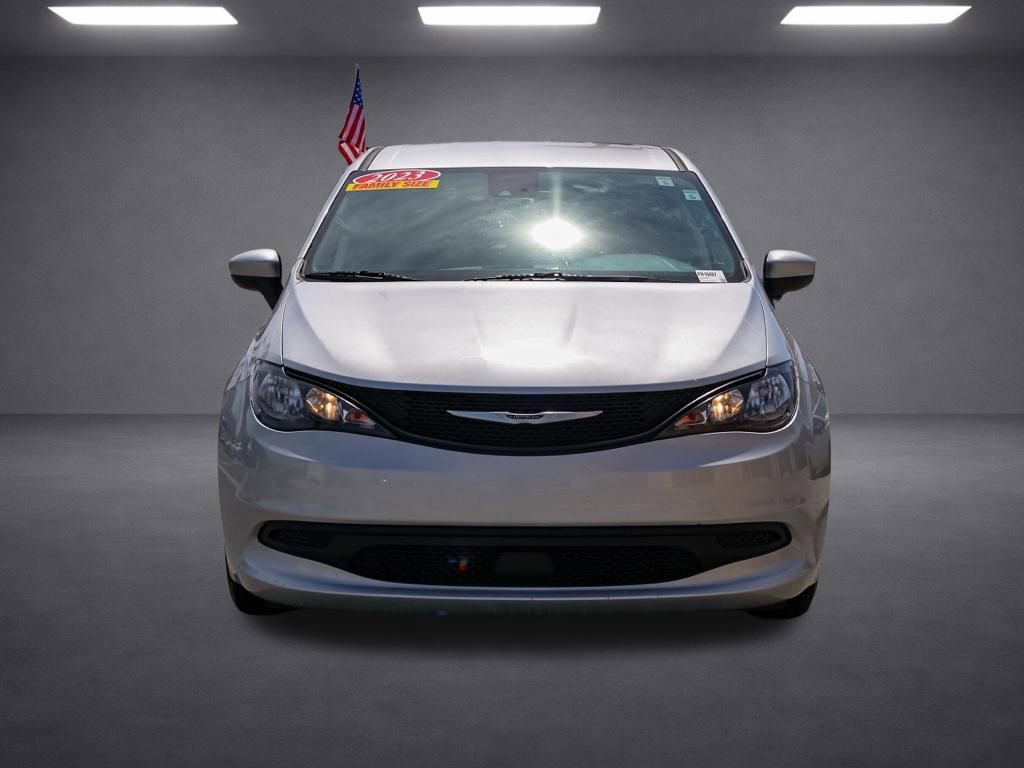 Used 2023 Chrysler Voyager LX image 9
