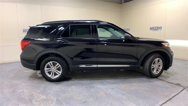 Used 2022 Ford Explorer XLT image 2