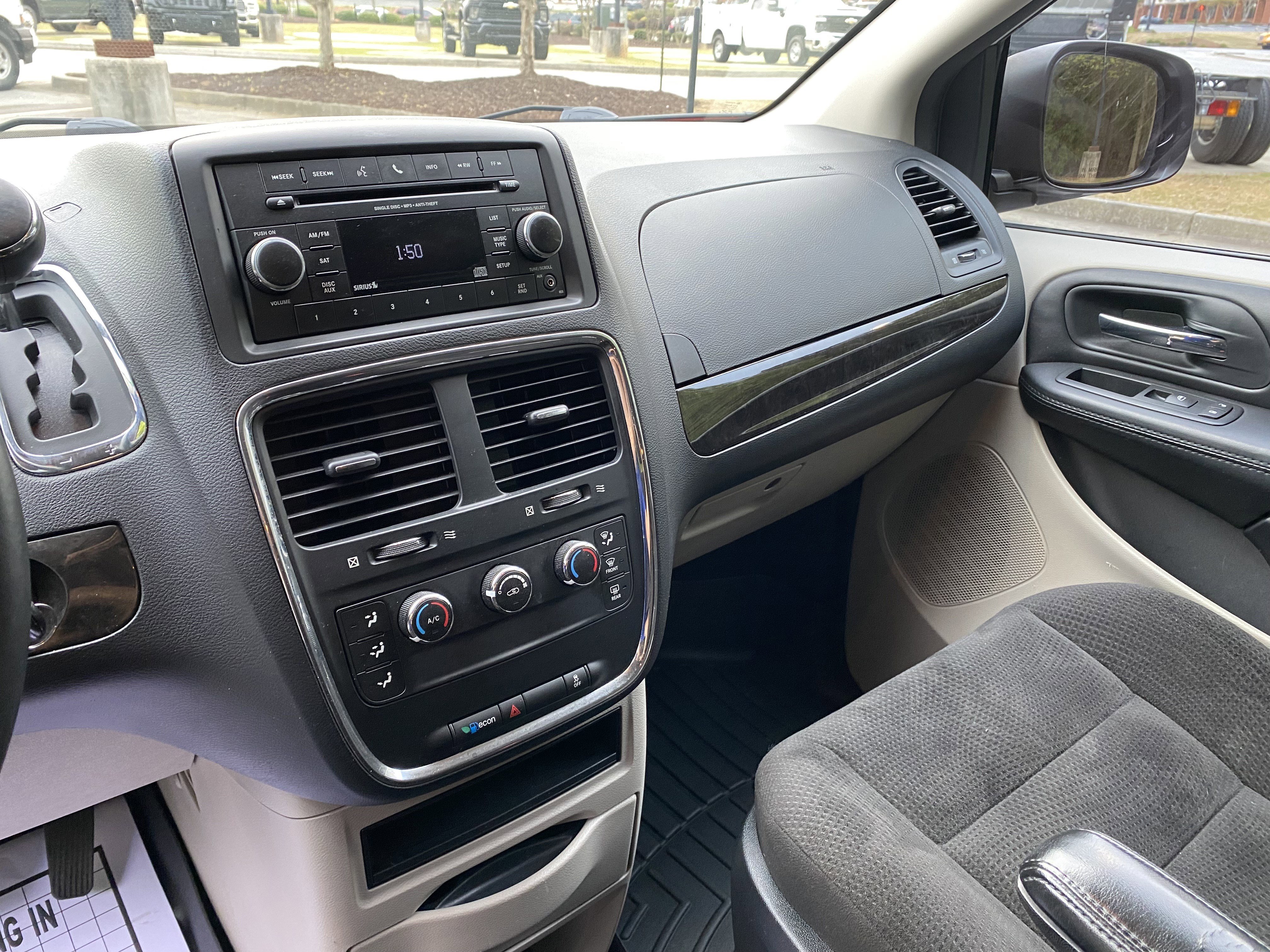 Used 2016 Dodge Grand Caravan American Value Package w/ UConnect Hands-Free Group image 24