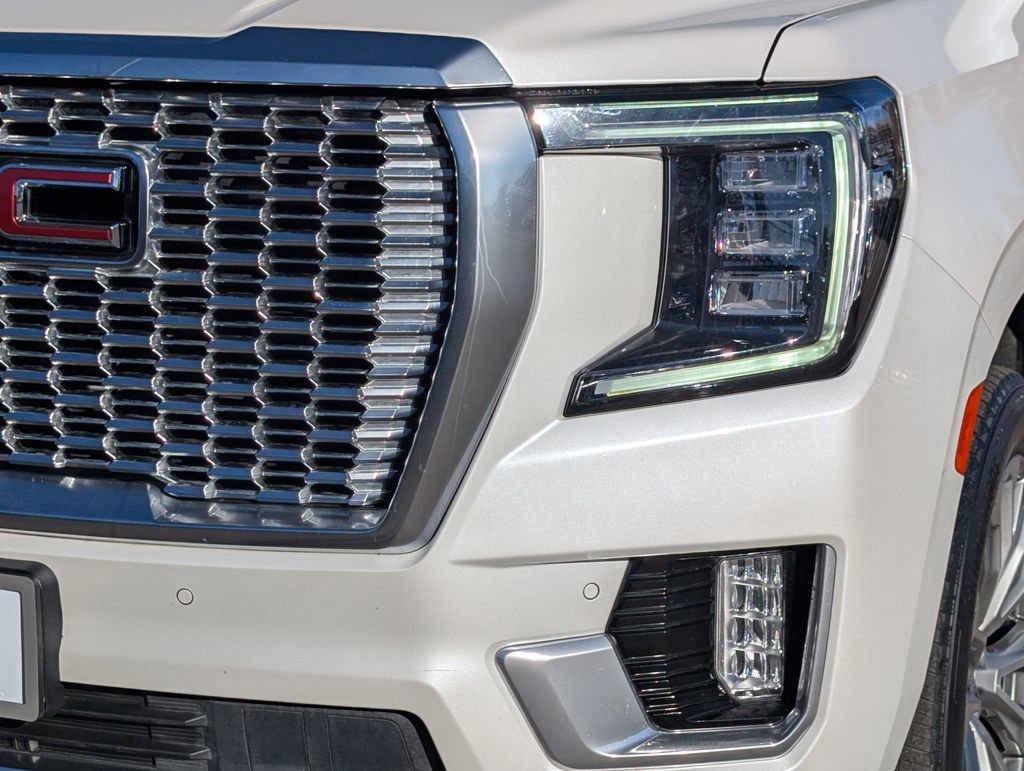 Used 2021 GMC Yukon Denali w/ Denali Premium Package image 10