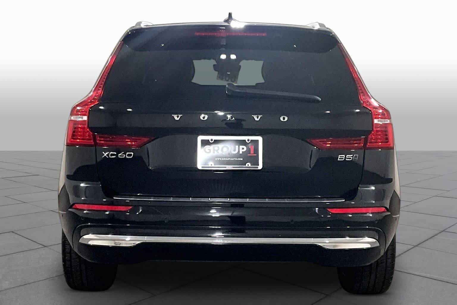 Used 2023 Volvo XC60 B5 Plus w/ Climate Package AWD/4WD image 4