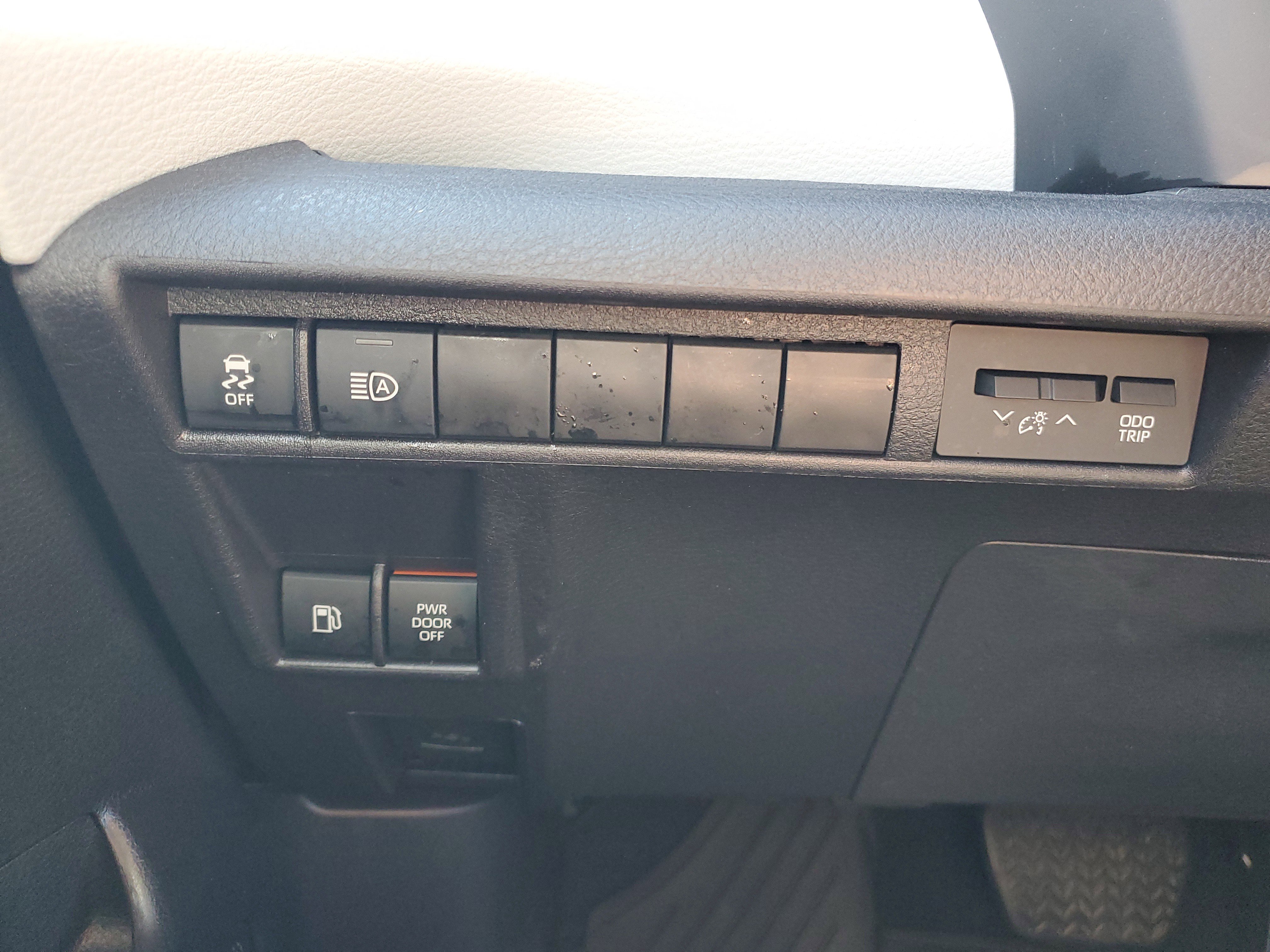 Used 2025 Toyota Sienna XLE image 29