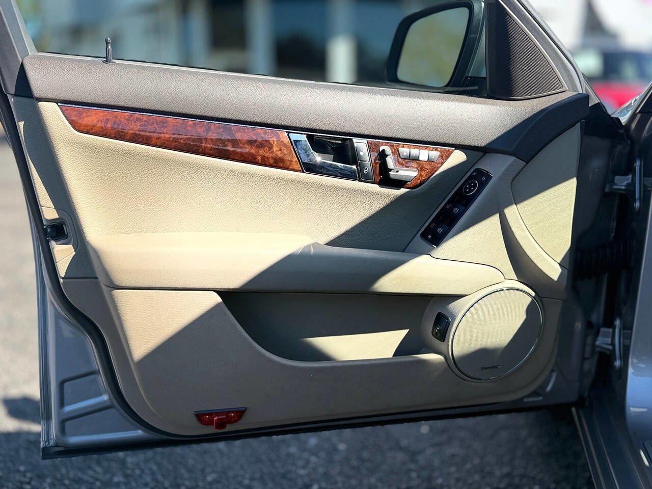 Used 2009 Mercedes-Benz C 300 4MATIC Sedan image 17