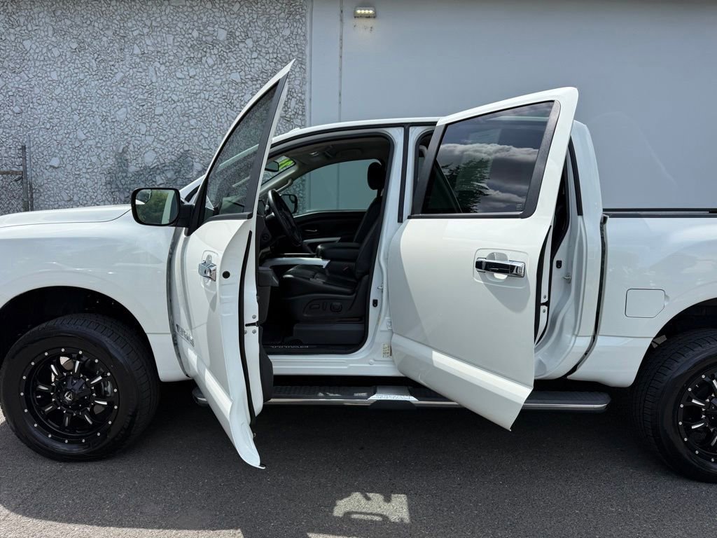 Used 2021 Nissan Titan SL AWD/4WD image 17