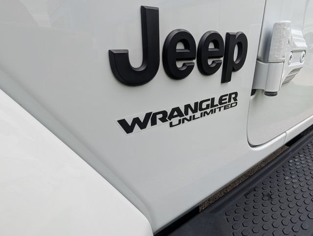 Used 2022 Jeep Wrangler Unlimited Sahara AWD/4WD image 23