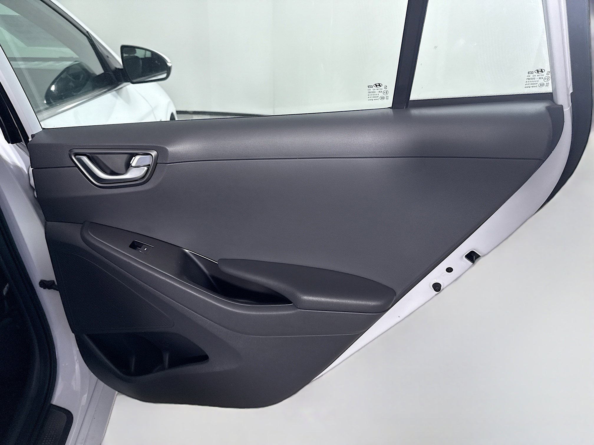 Used 2020 Hyundai Ioniq Limited image 28