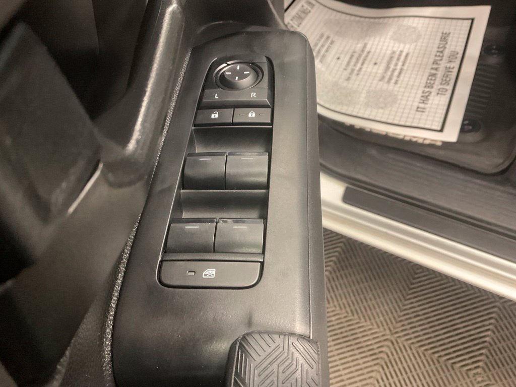 Used 2025 Toyota Tacoma SR5 AWD/4WD image 12