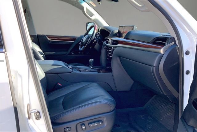 Used 2021 Lexus LX 570 4WD w/ Luxury Package image 7