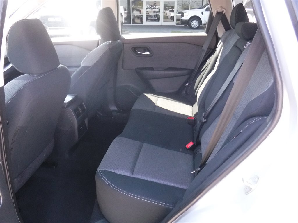 Used 2023 Nissan Rogue SV FWD image 9