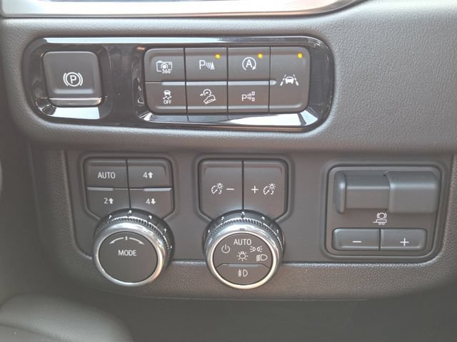 New 2026 GMC Yukon XL Elevation w/ Elevation Premium Package AWD/4WD image 32