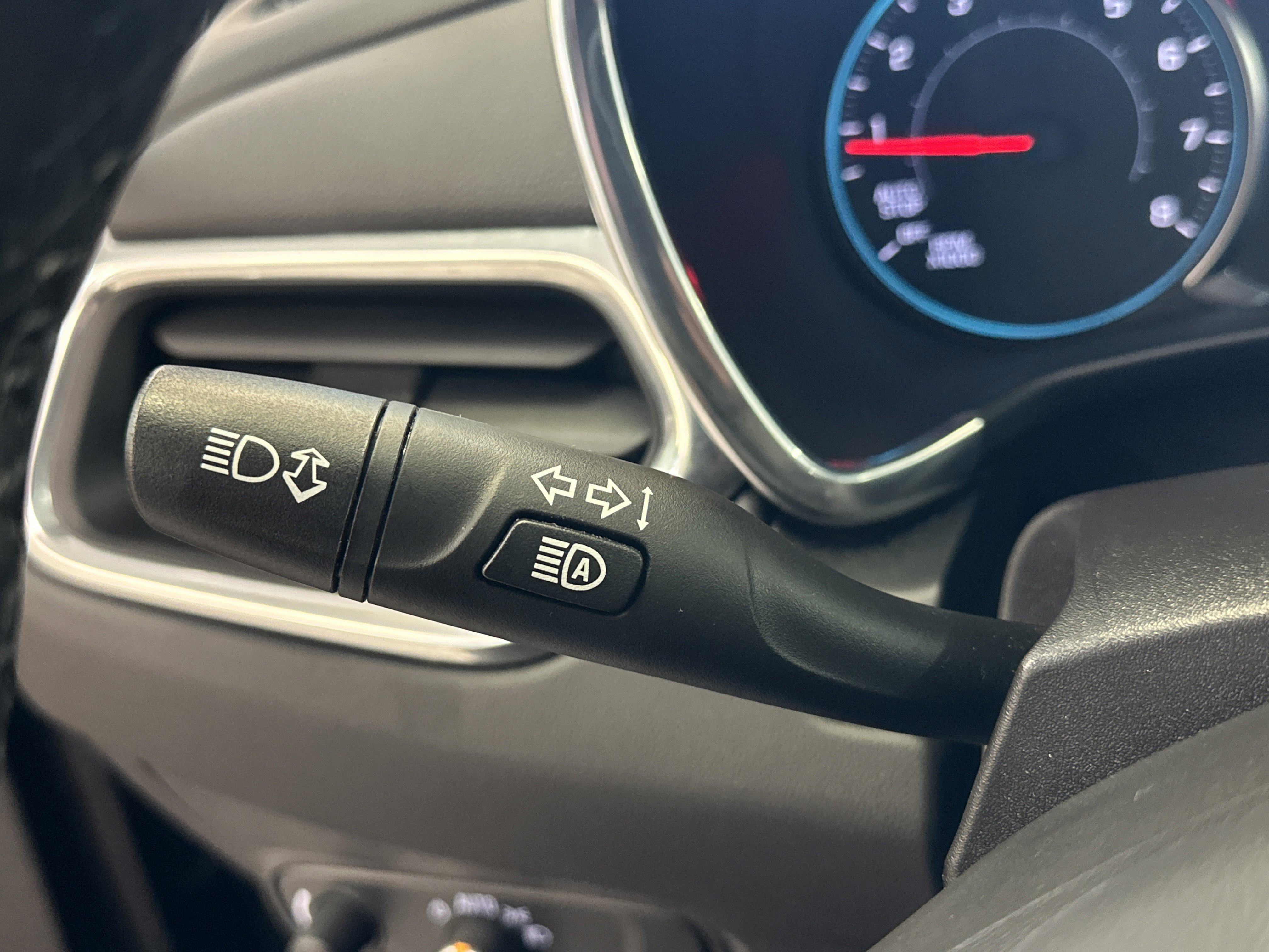 Used 2024 Chevrolet Equinox LT FWD image 35