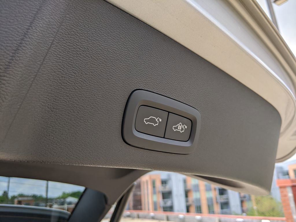 Certified 2025 Volvo XC40 B5 Plus image 29