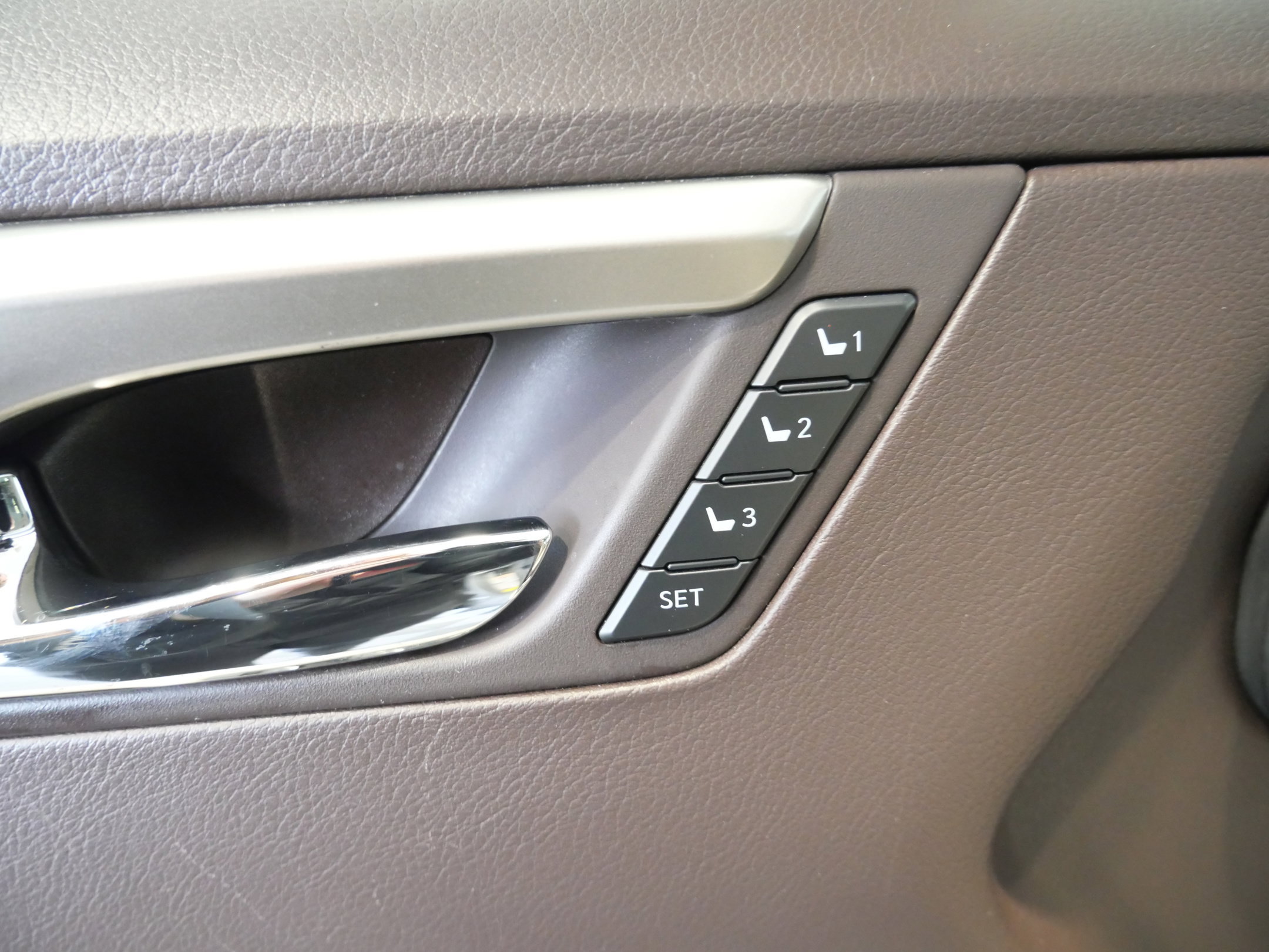 Used 2020 Lexus RX 450h AWD w/ Luxury Package image 32