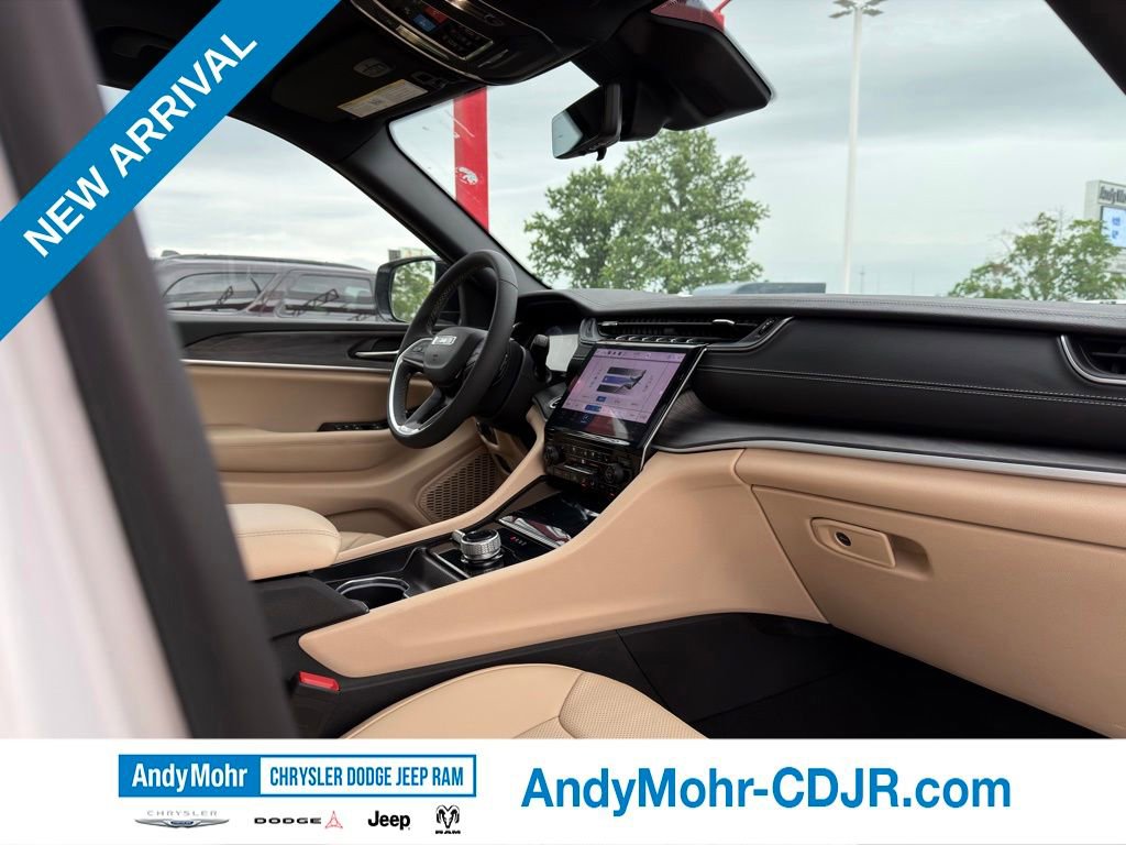 Used 2024 Jeep Grand Cherokee Limited w/ Luxury Tech Group II AWD/4WD image 35