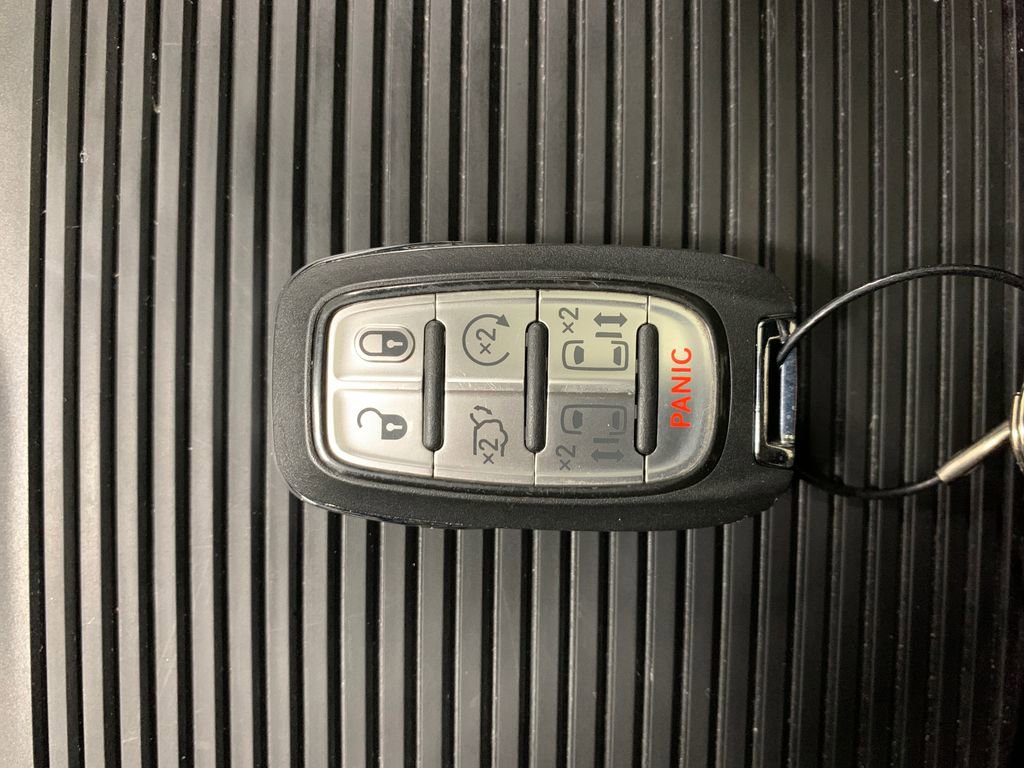 Used 2026 Chrysler Pacifica Limited w/ S Appearance Package FWD image 35