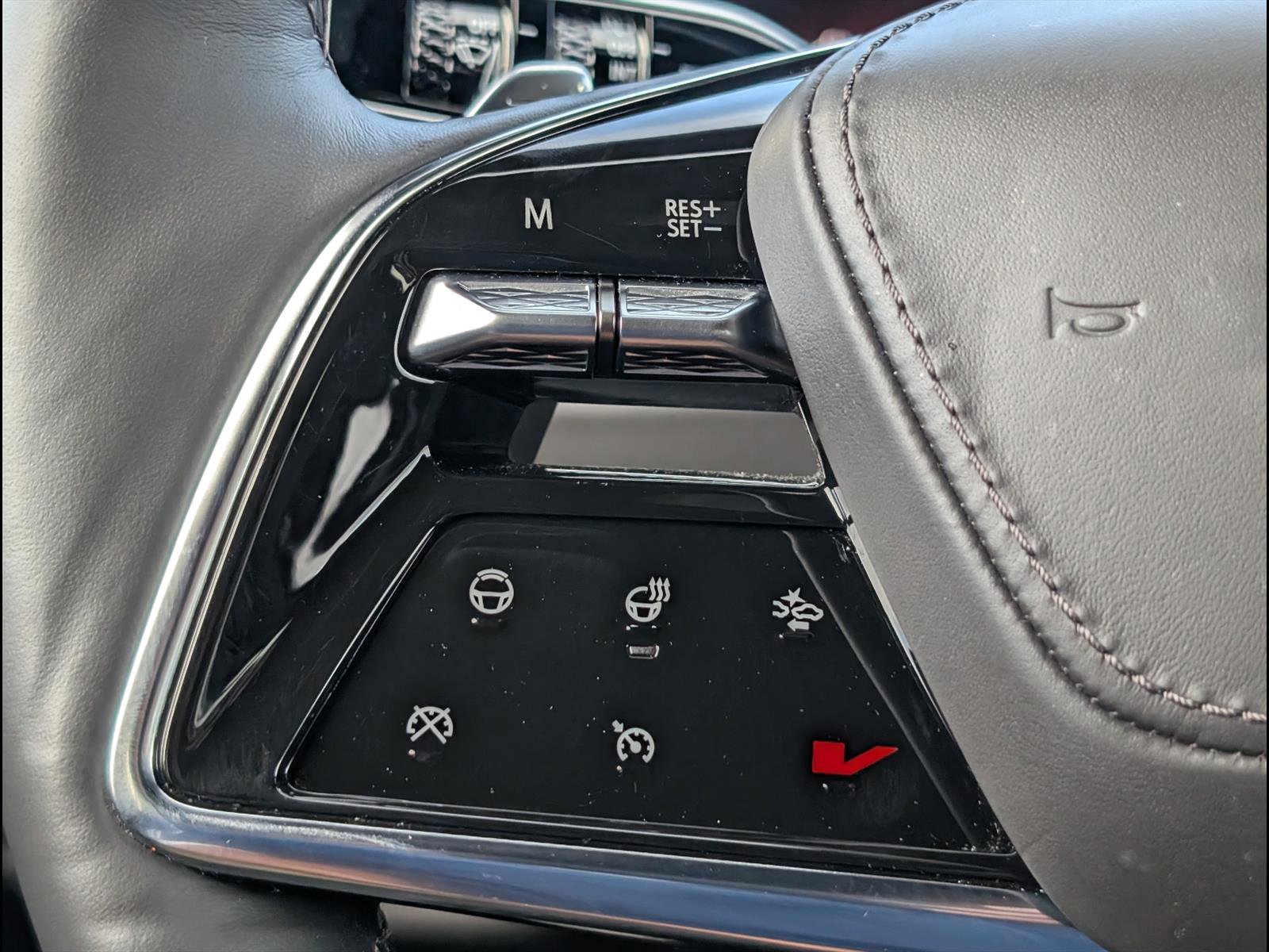 Used 2026 Cadillac Escalade V w/ LPO, ONYX Package image 19