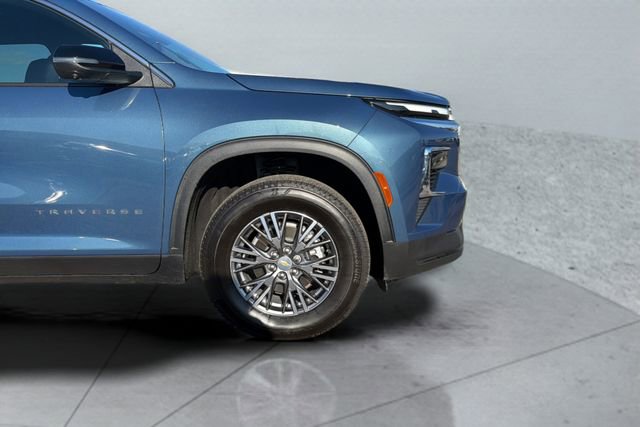 Used 2025 Chevrolet Traverse LT w/ Driver Confidence Package image 30