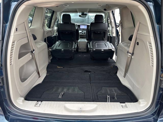 Used 2022 Chrysler Pacifica Touring-L FWD image 13