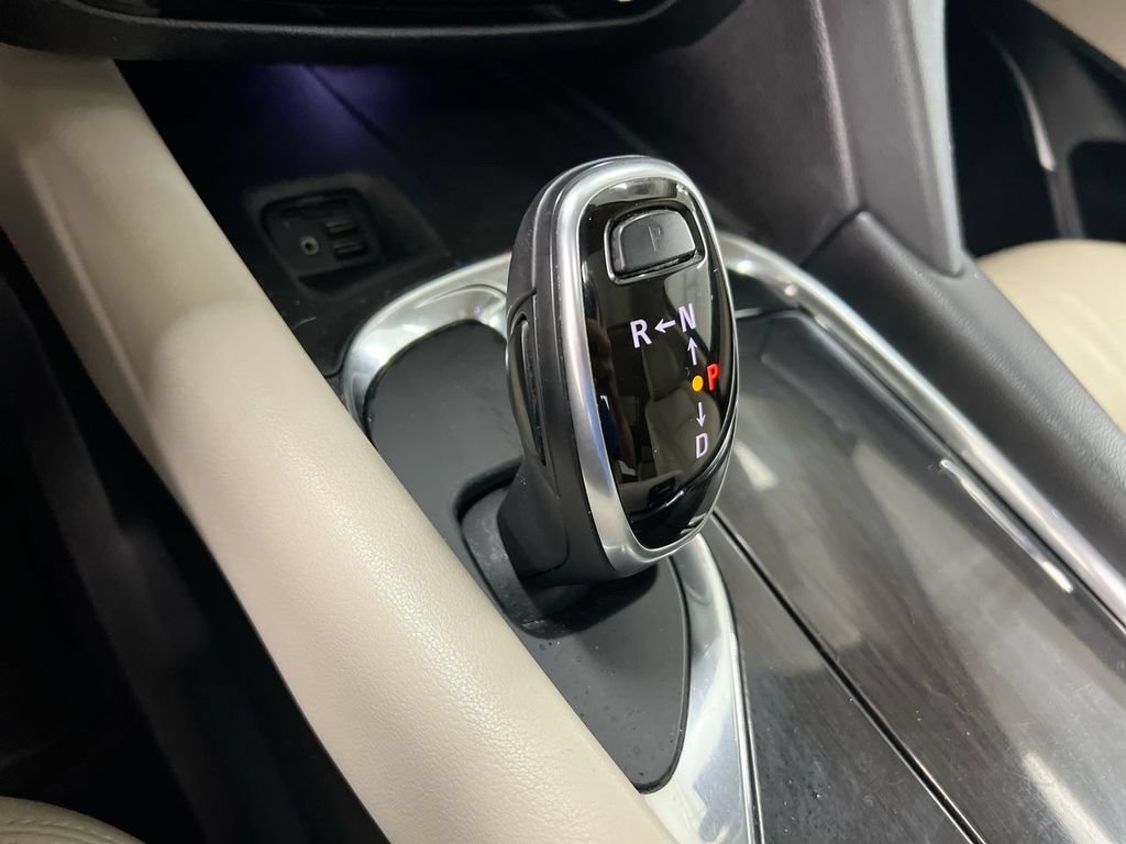 Used 2020 Buick Enclave Premium w/ Sun and Sites Package AWD/4WD image 18