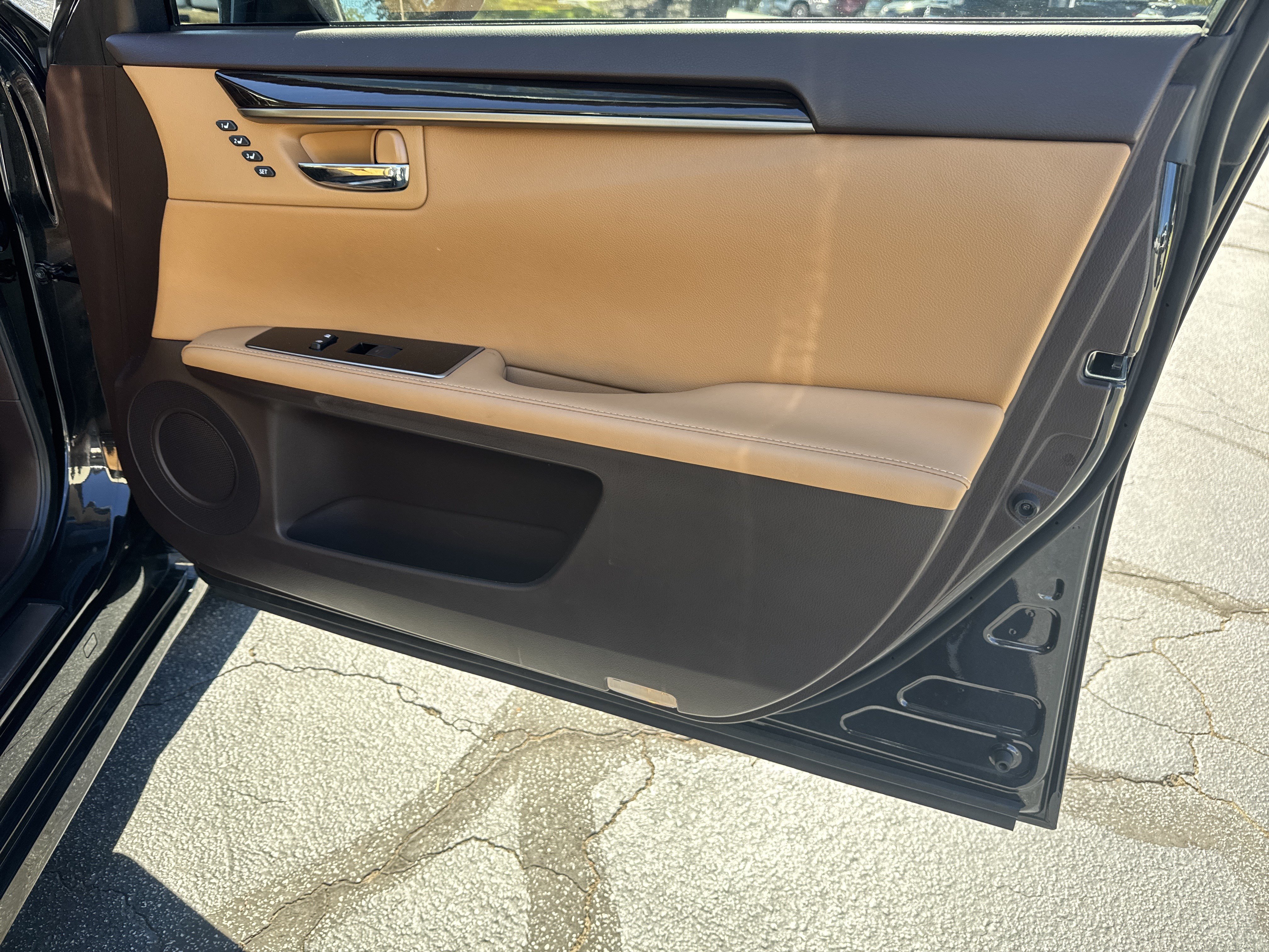 Used 2017 Lexus ES 350 w/ Ultra Luxury Package FWD image 13