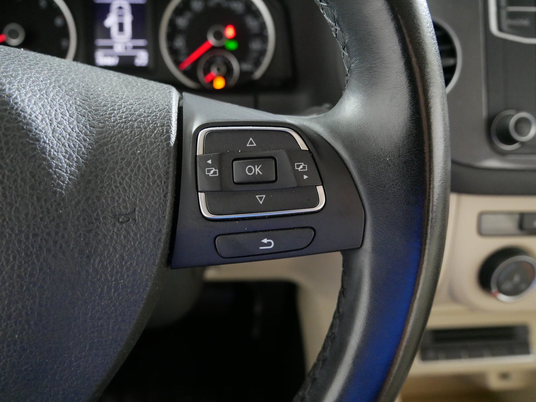 Used 2016 Volkswagen Tiguan S FWD image 28