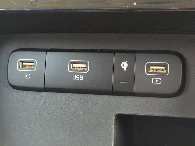 Used 2024 Kia Carnival EX FWD image 26