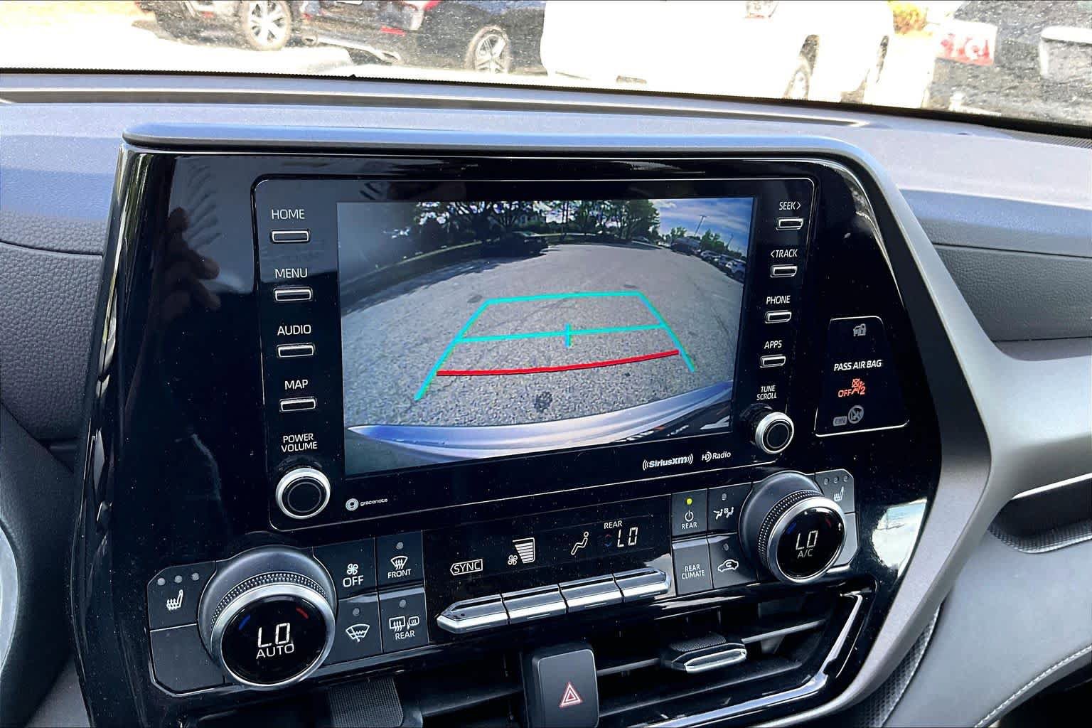 Used 2022 Toyota Highlander XLE image 27