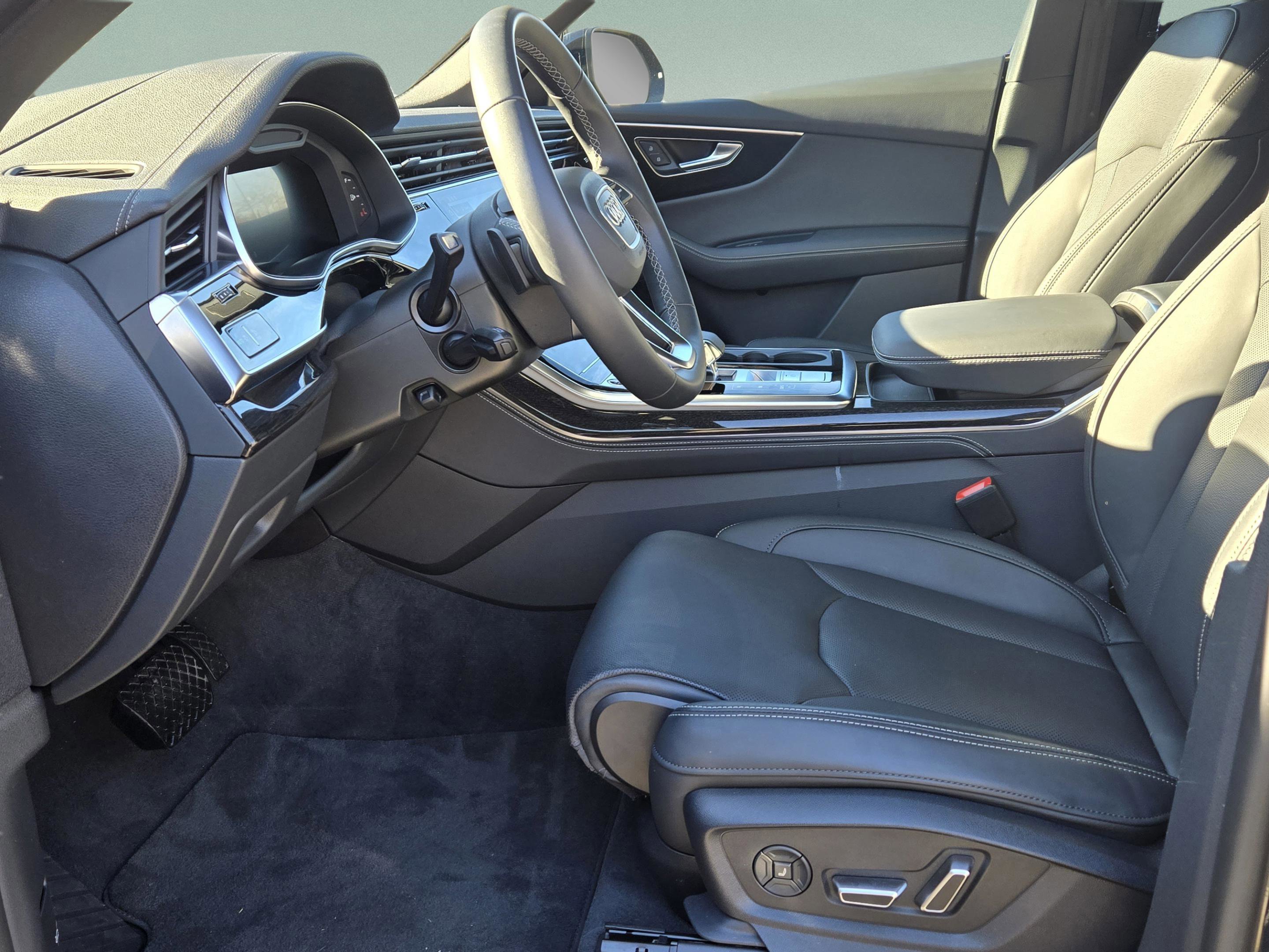 Used 2025 Audi Q8 Prestige w/ Prestige Package image 10