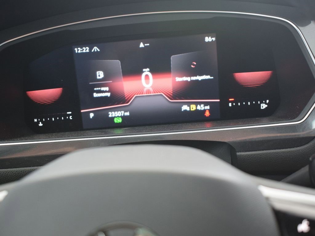 Certified 2022 Volkswagen Tiguan SE R-Line image 31