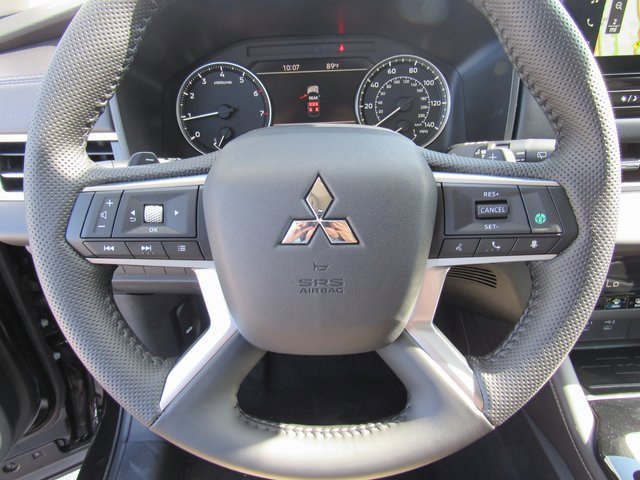 New 2025 Mitsubishi Outlander SE image 23