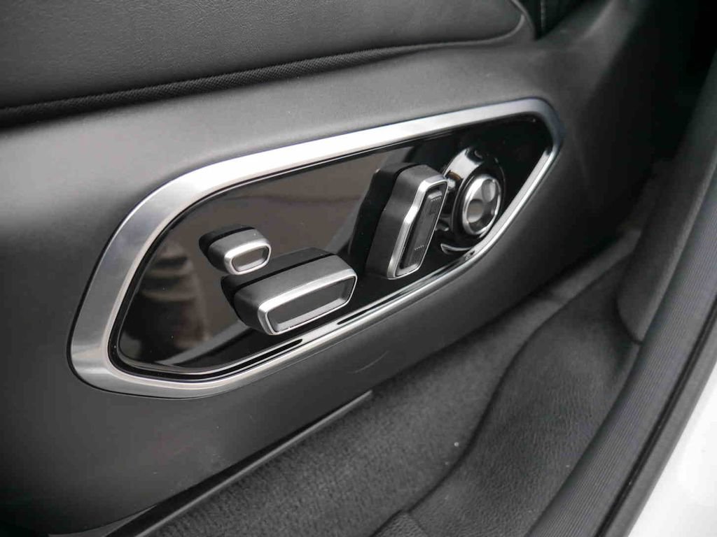 New 2025 Jeep Grand Cherokee L Overland w/ Advanced Protech Group III AWD/4WD image 28
