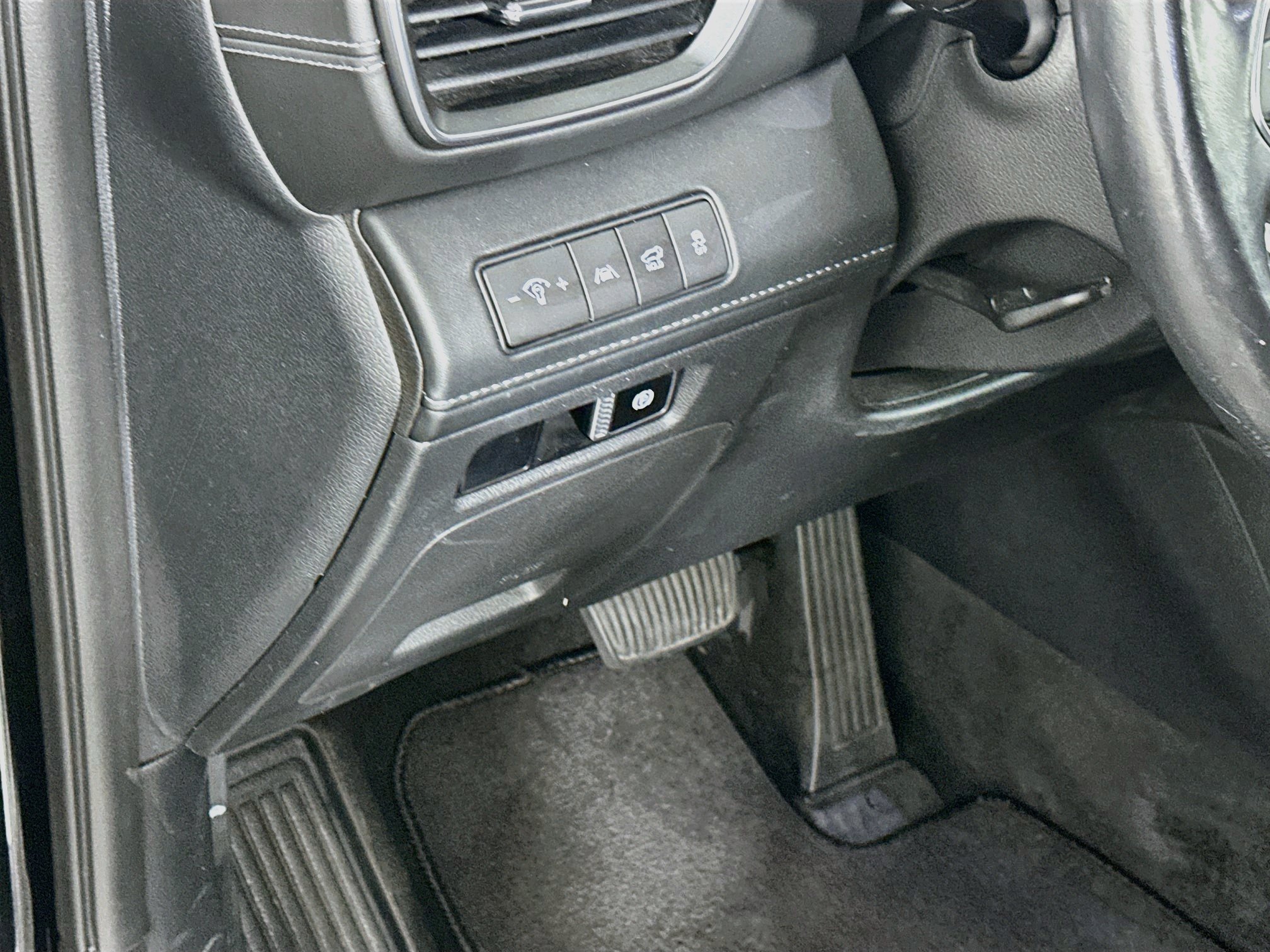 Used 2021 Hyundai Santa Fe Limited AWD/4WD image 17