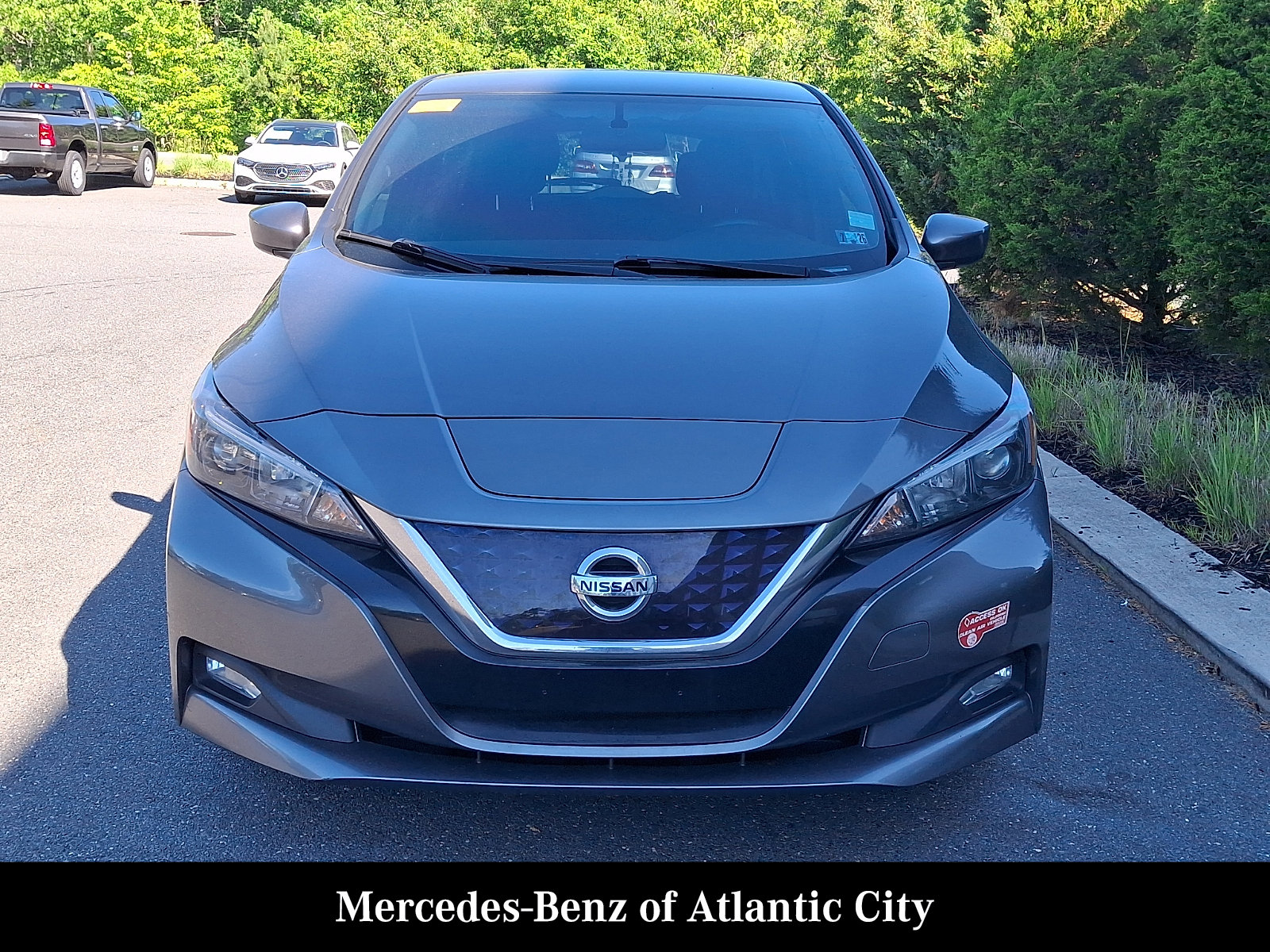Used 2018 Nissan Leaf SV FWD image 2