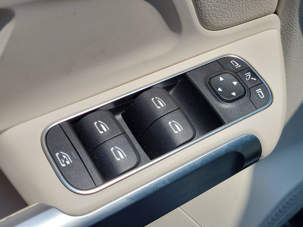 Used 2023 Mercedes-Benz EQB 300 4MATIC w/ Pinnacle Package image 28