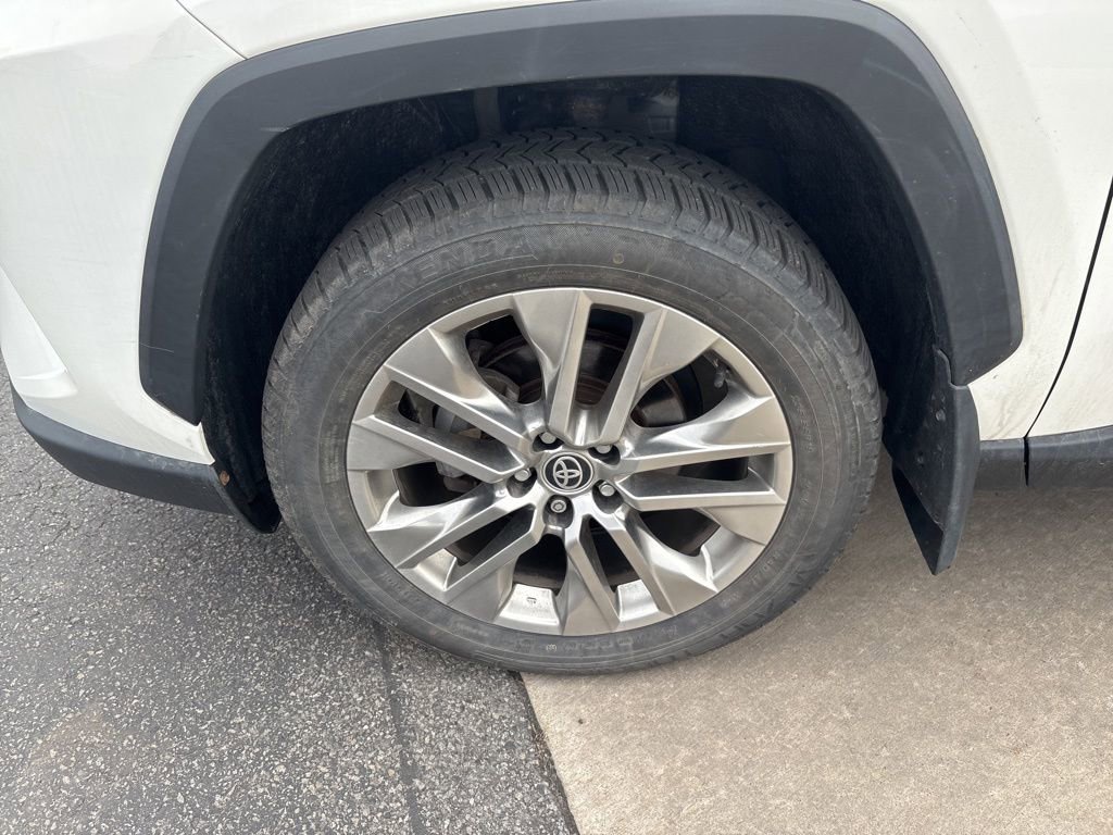 Used 2020 Toyota RAV4 XLE Premium image 11