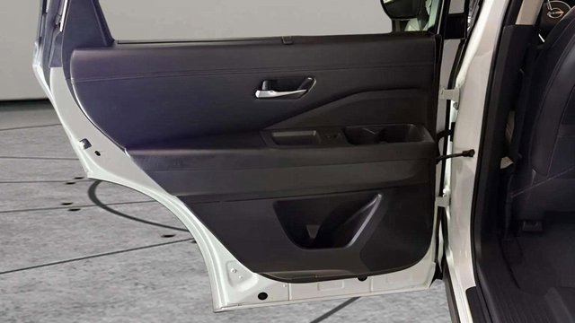 Used 2024 Nissan Pathfinder Platinum image 20