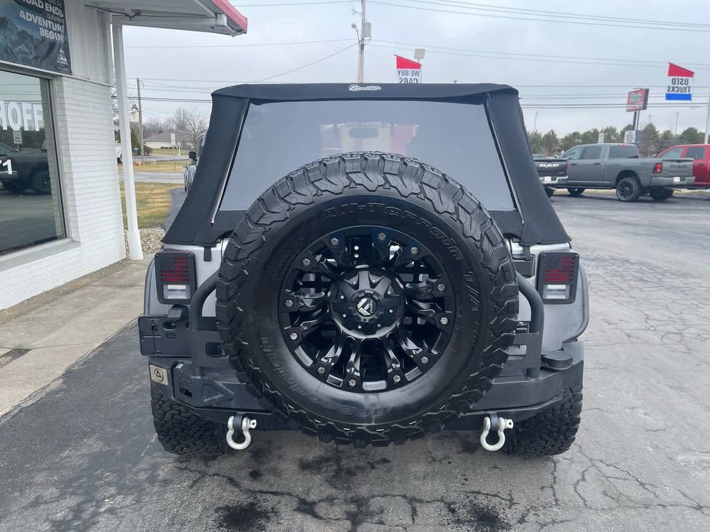 Used 2018 Jeep Wrangler Unlimited Sahara w/ Connectivity Group AWD/4WD image 4