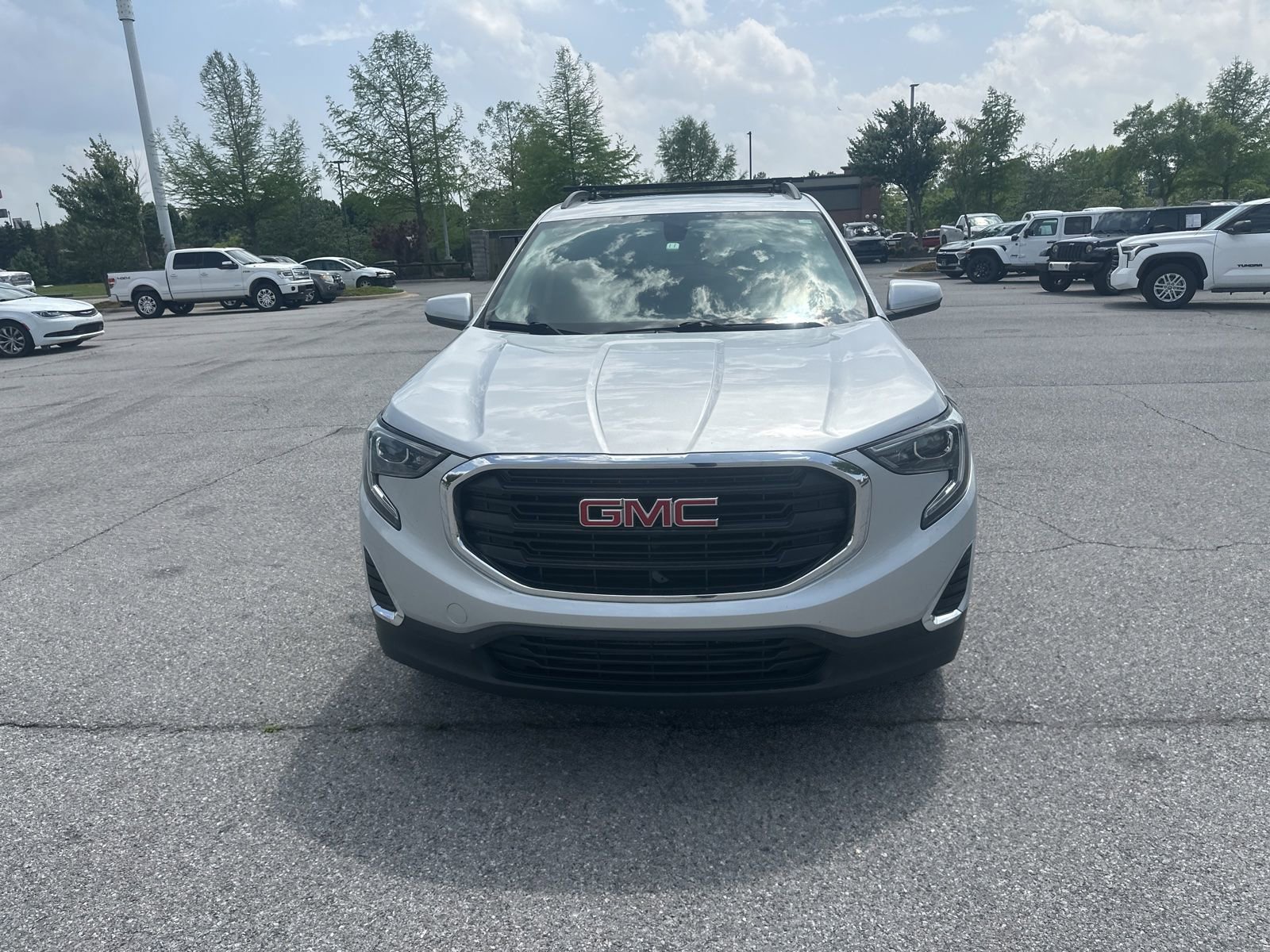 Used 2018 GMC Terrain SLE w/ Driver Convenience Package FWD image 2