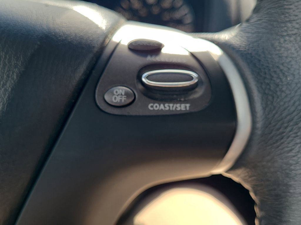Used 2016 Nissan Pathfinder SV image 28