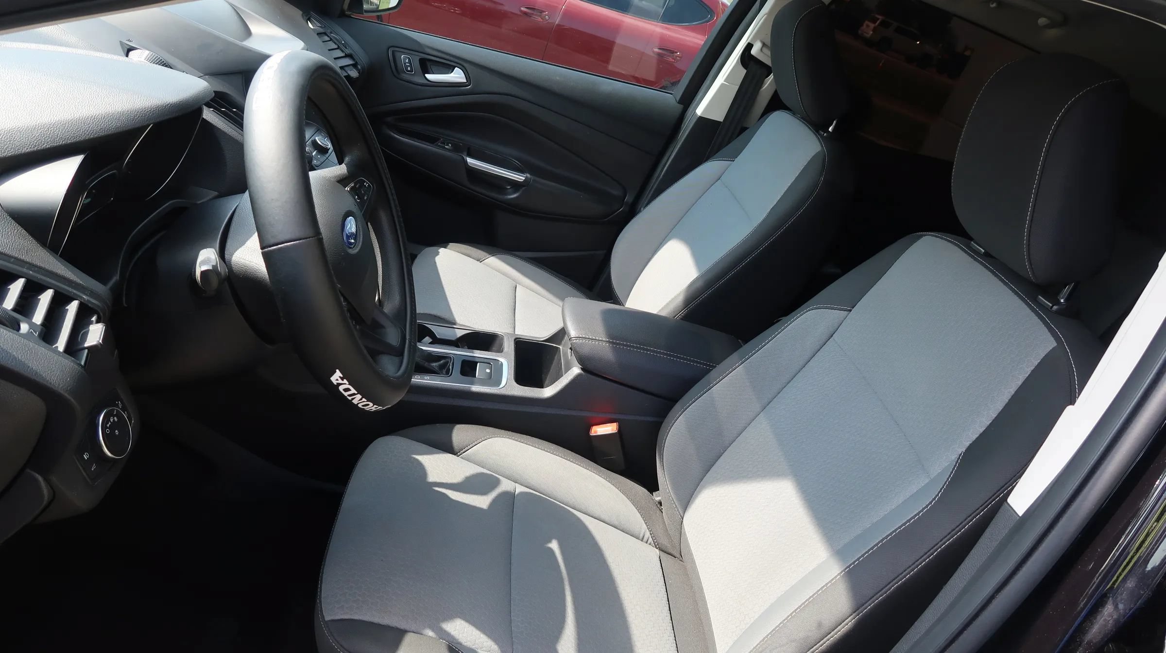 Used 2019 Ford Escape SE FWD image 17