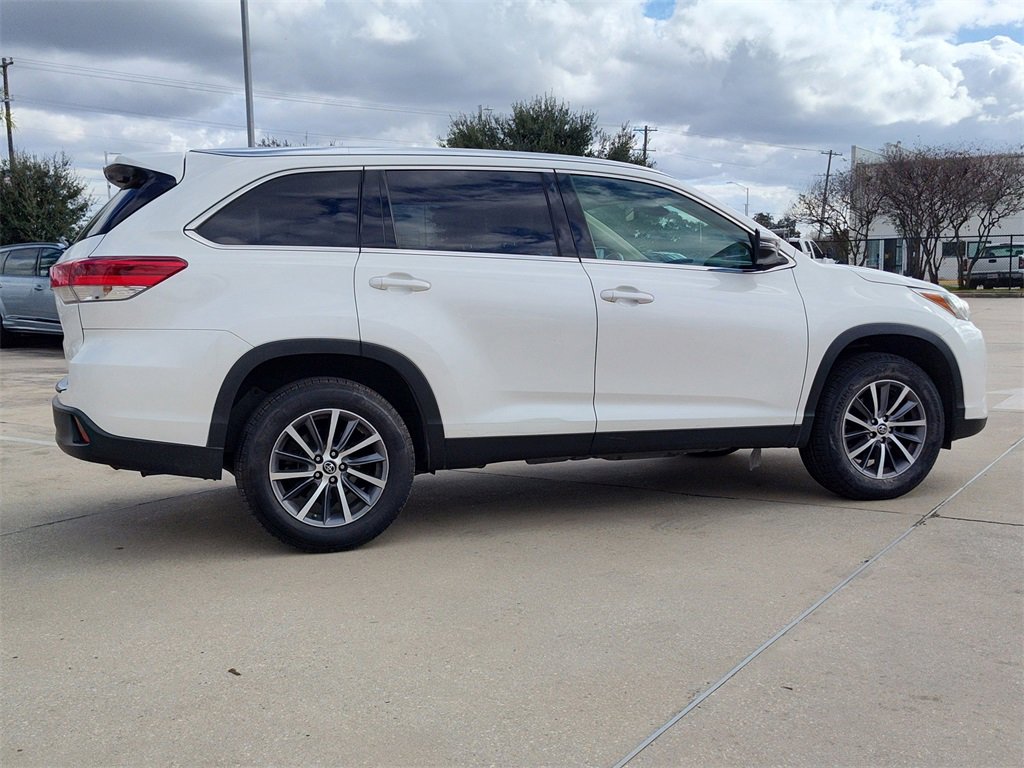 Used 2019 Toyota Highlander SE image 12