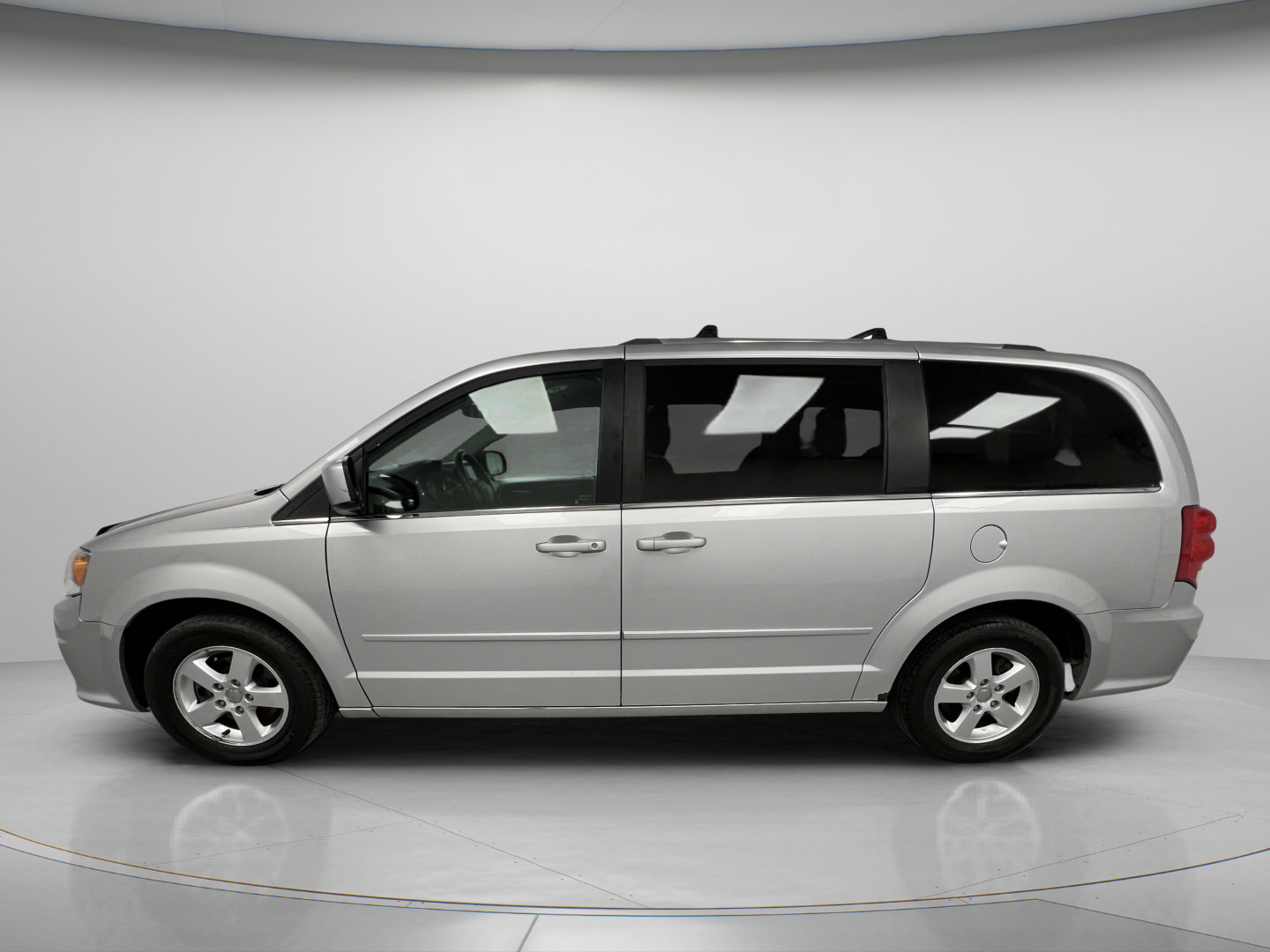 Used 2011 Dodge Grand Caravan Crew w/ Entertainment Group 1 FWD image 4