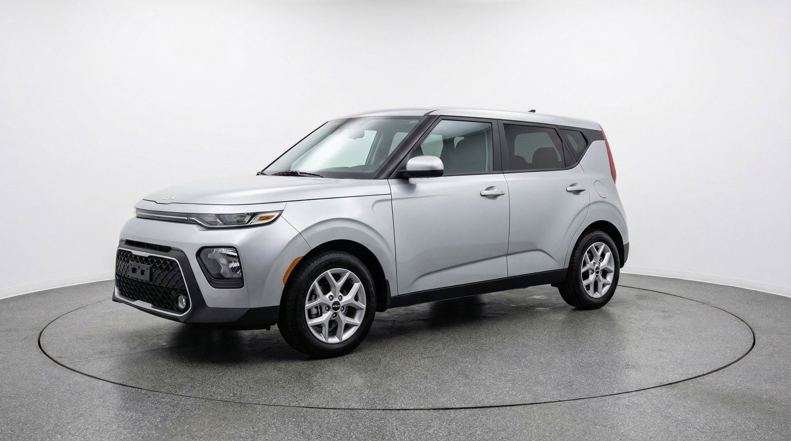Used 2025 Kia Soul LX w/ LX Technology Package FWD image 3