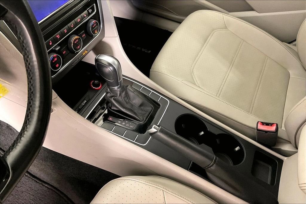Used 2018 Volkswagen Passat 2.0T R-Line FWD image 18