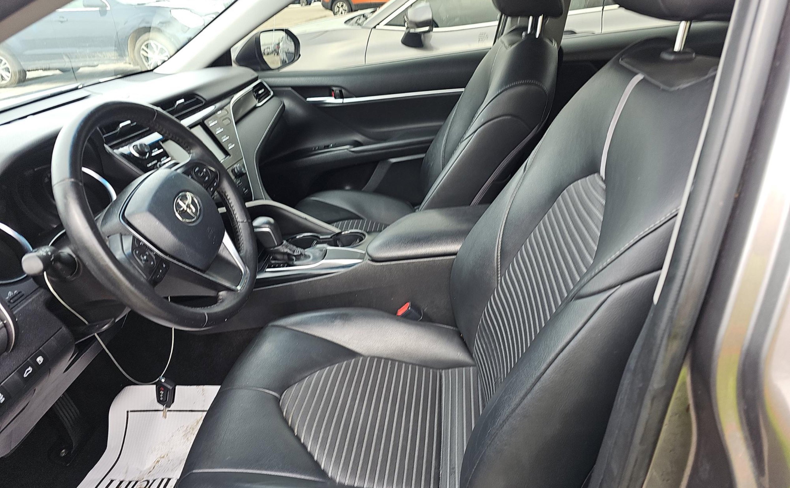 Used 2018 Toyota Camry SE image 6